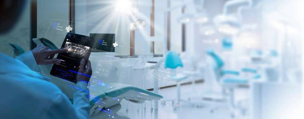 Dentist,Interacting,With,Patient,,Use,Vr,Computer,Filling,Out,Charts